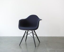 Vitra DAW stoel volledig bekleed van