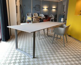 Muuto 70/70 tafel van 