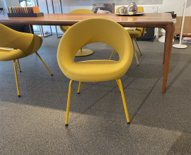 Artifort Nina stoel van