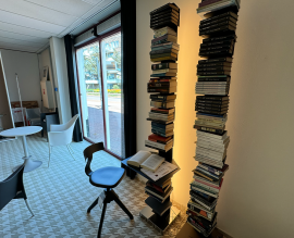 Opinion Ciatti Ptolomeo Luce boekenzuil zwart met LED van Opinion Ciatti