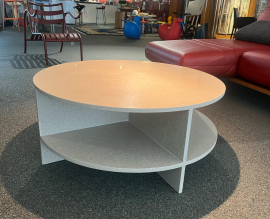 Muuto Halves salontafel light toupe terrazzo van 