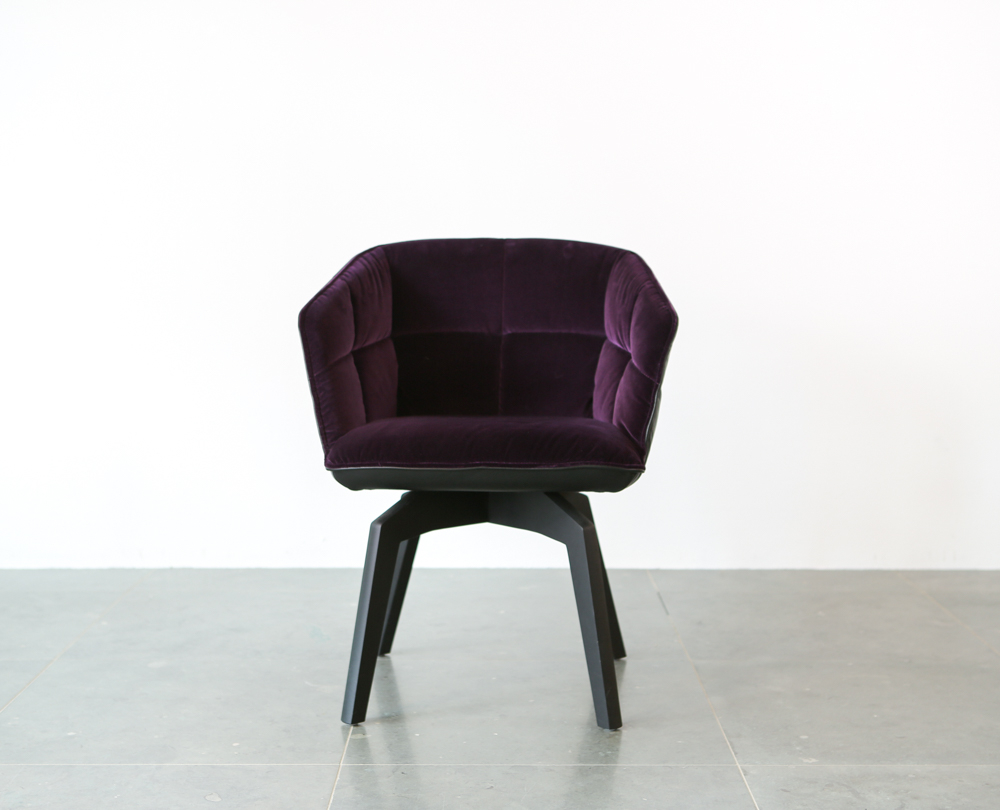 Freifrau Marla armchair high met houten frame 3.3 - 4