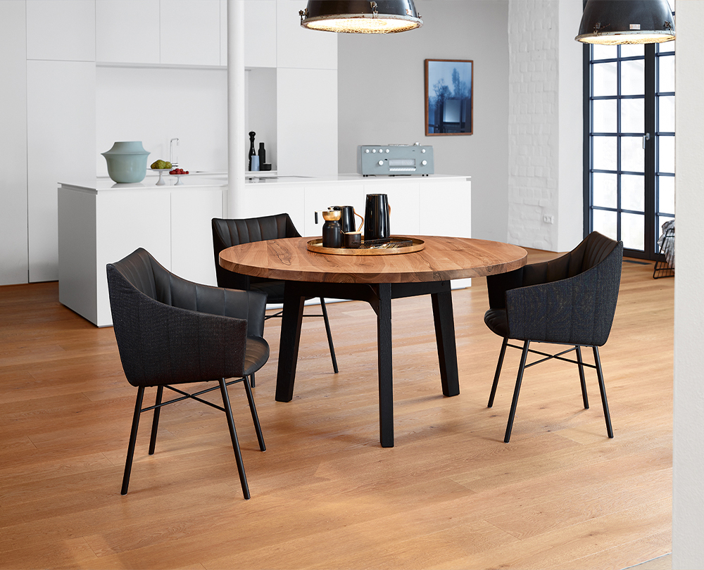 Janua BB31 rond tafel geolied europees notenhout - 2