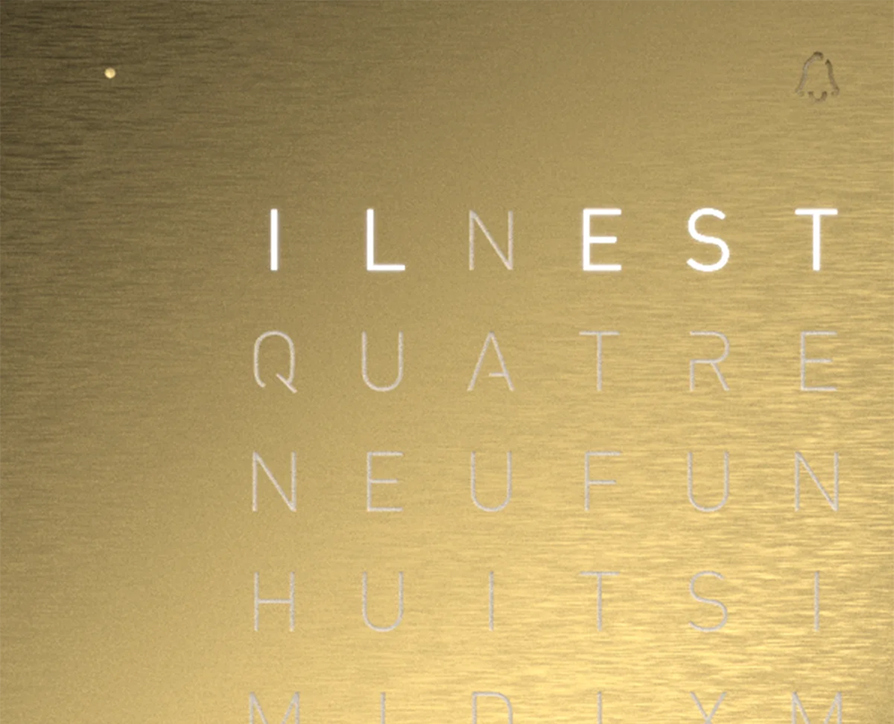 Qlocktwo Touch Pure Golden Legend - 6
