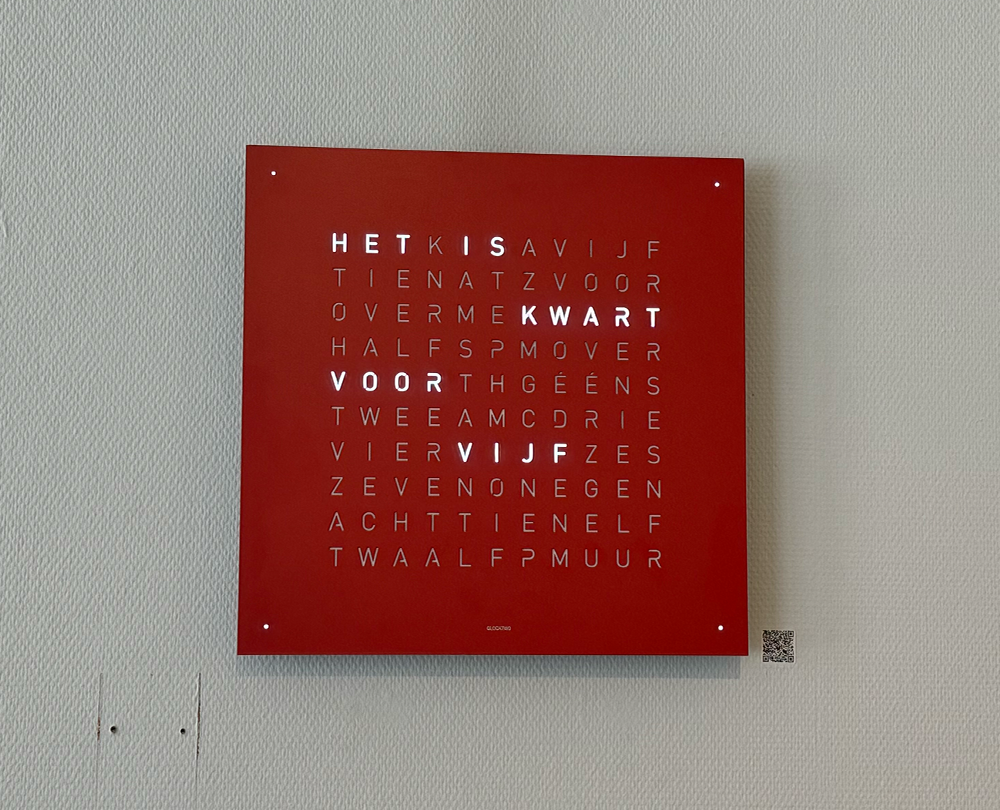 Qlocktwo Earth 45 poeder coated Red Pepper - 1