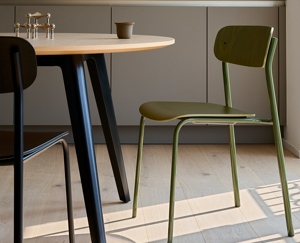 Thonet S 243 stoel met gevormde zitting - 17