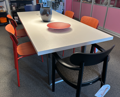 Janua SC 25 tafel in massief essen wit gelakt