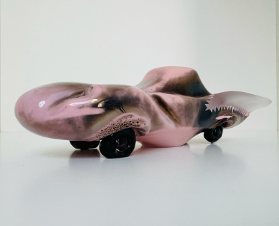 Kosta Boda Fonky Car roze