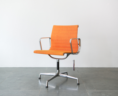 Vitra EA 104